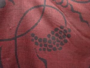 アンティーク　葡萄唐草模様織出し本場泥大島紬着物（5マルキ）